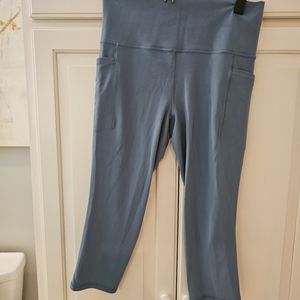 Athleta capri salutation leggings